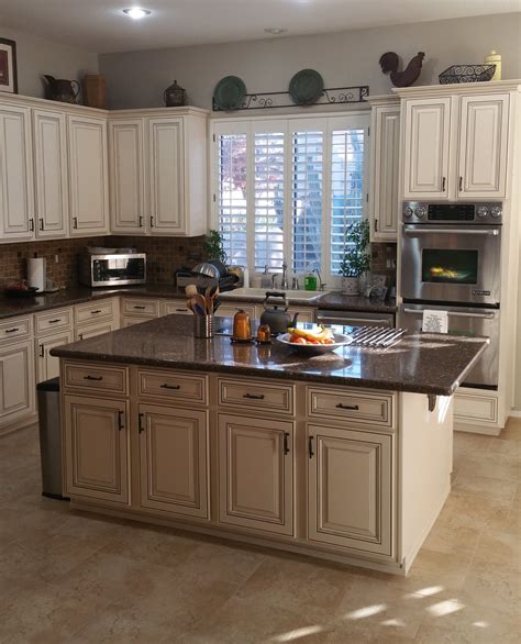 The most common problems with refacing kitchen cabinets include peeling laminate, worn-out hinges, and mismatched cabinet doors. Worn-out hinges make it difficult to open or close cabinets properly, and mismatched cabinet doors can make the cabinet look unprofessional and unappealing.